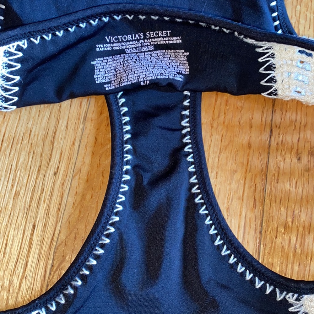 2 Victoria’s Secret bikinis (34D top, small bottoms) - Picture 4 of 6